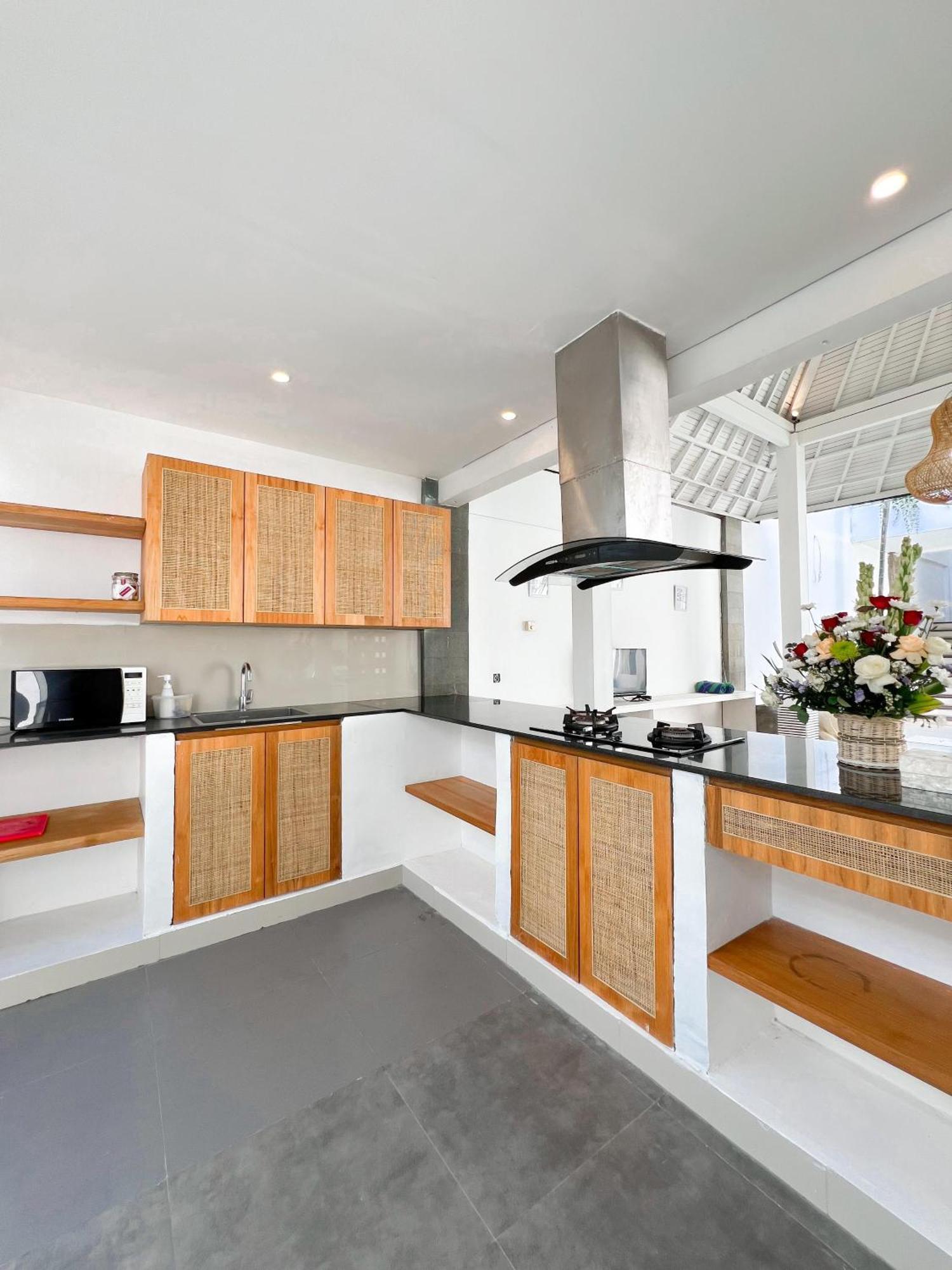 Apple Villas & Apartments Kerobokan  Exterior photo