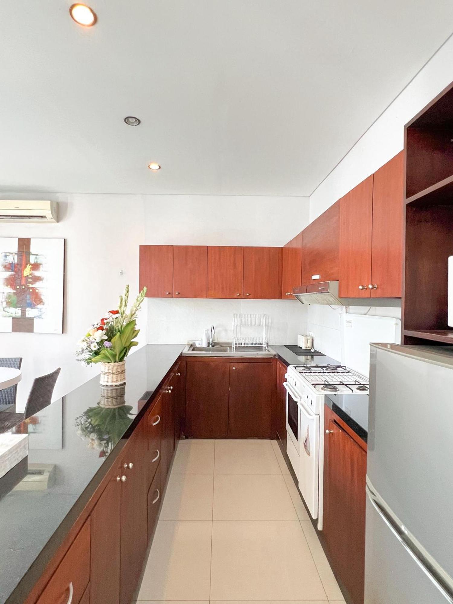 Apple Villas & Apartments Kerobokan  Exterior photo