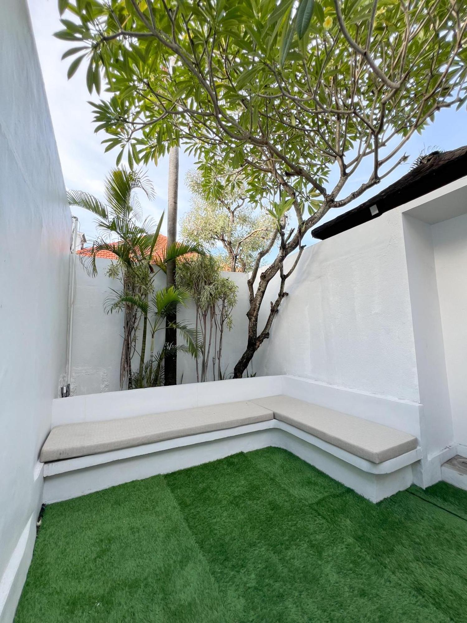 Apple Villas & Apartments Kerobokan  Exterior photo